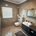 4 Bedroom Gorgeous In * Raslina