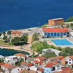4 Bedroom Gorgeous In * Raslina