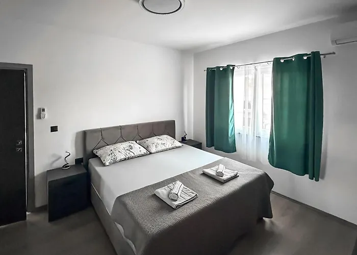 4 Bedroom Gorgeous In Hébergement de vacances *