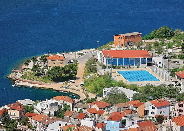 4 Bedroom Gorgeous In * Raslina
